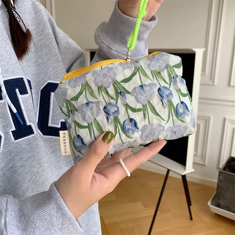 

Travel Cosmetic Storage Bag Female Lipstick Purse Makeup Handbags Wallet Simple Carry-On Toiletry Bag Cute Flower Pen Bags