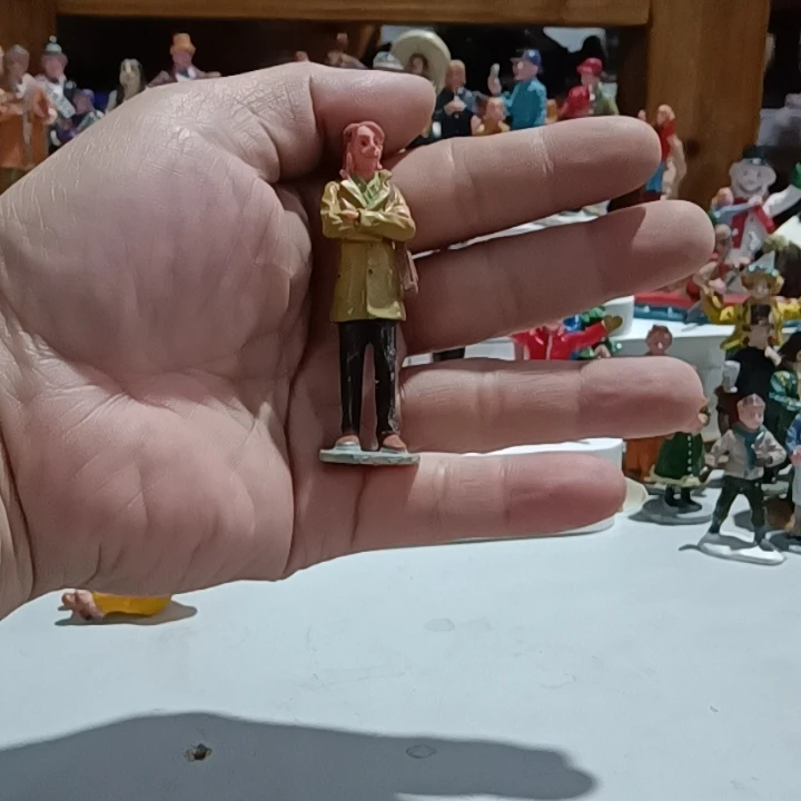 

resin figure mental psychological sand table game box court therapy woman