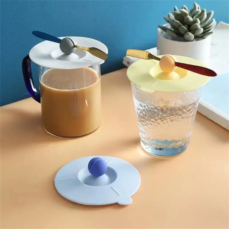 

Cup Cover Non-toxic Silicone Leak Proof Sealed With Spoon Holder Dustproof Suction Cover Glass Tea Coffee Kitchen Accessories