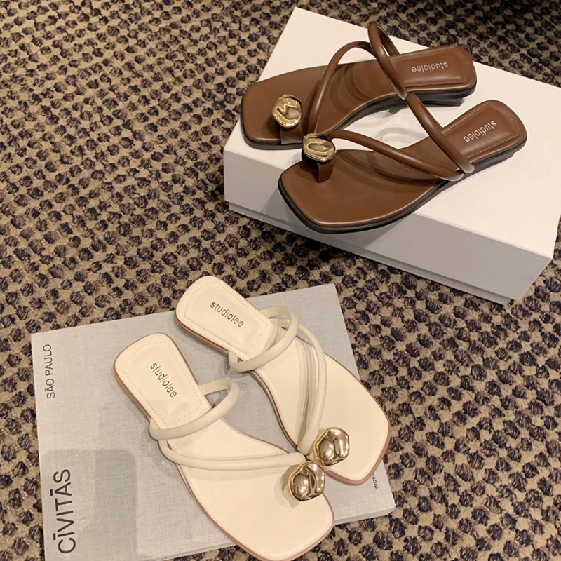 

2023 summer new style gold buckle flip-flops flat bottom square head flat belt clip toe sandals for women