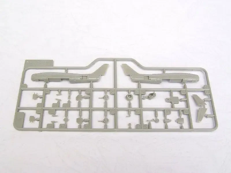 Trumpeter 01321 Комплект пластиковой модели Sabre 1/144 F-86F-40-NA
