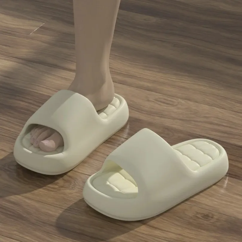 Фото Женские летние шлепанцы Cloud Slipper в клетку, пляжные нескользящие тапочки для дома, женские и мужские комнатные простые шлепанцы №2