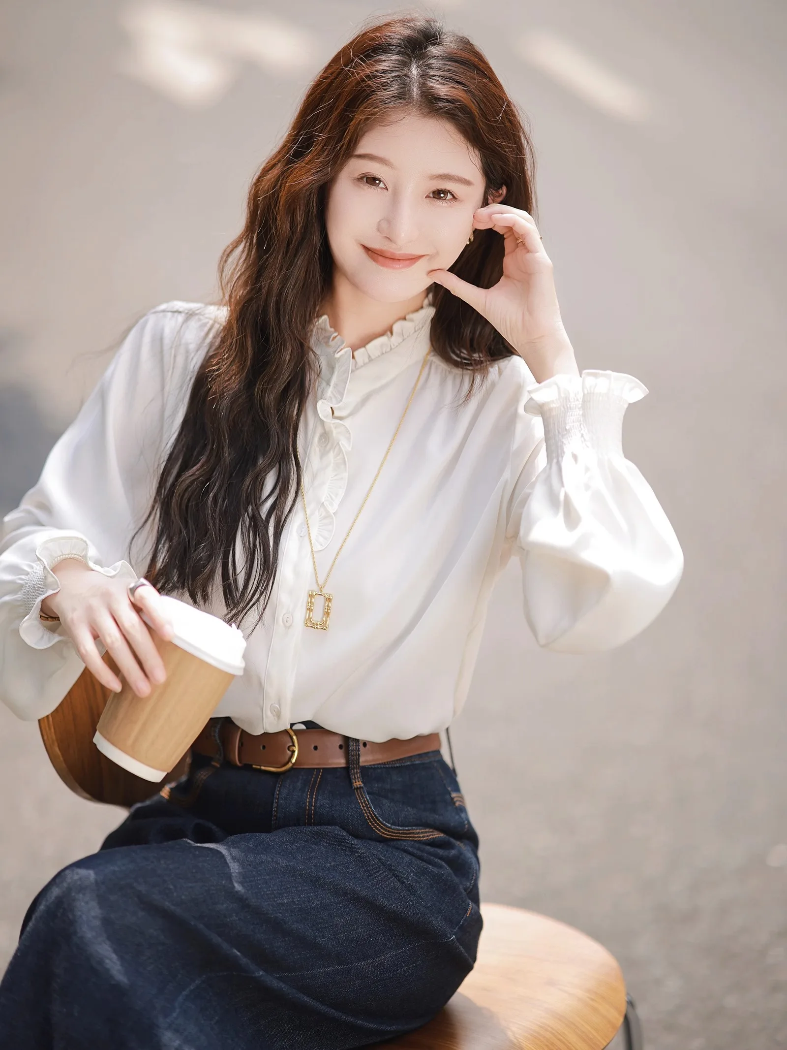 

Женская однобортная элегантная рубашка с длинными рукавами и деревянными ушками 2023 модная женская одежда