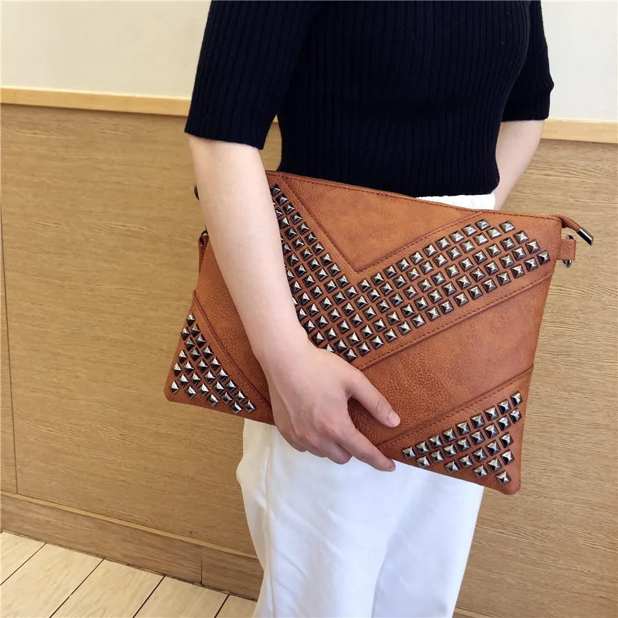 

New Fashion Trend Retro Leisure Personality Hundred with Niche Simple Rivets Single Shoulder Crossbody Envelope Clutch File Bag