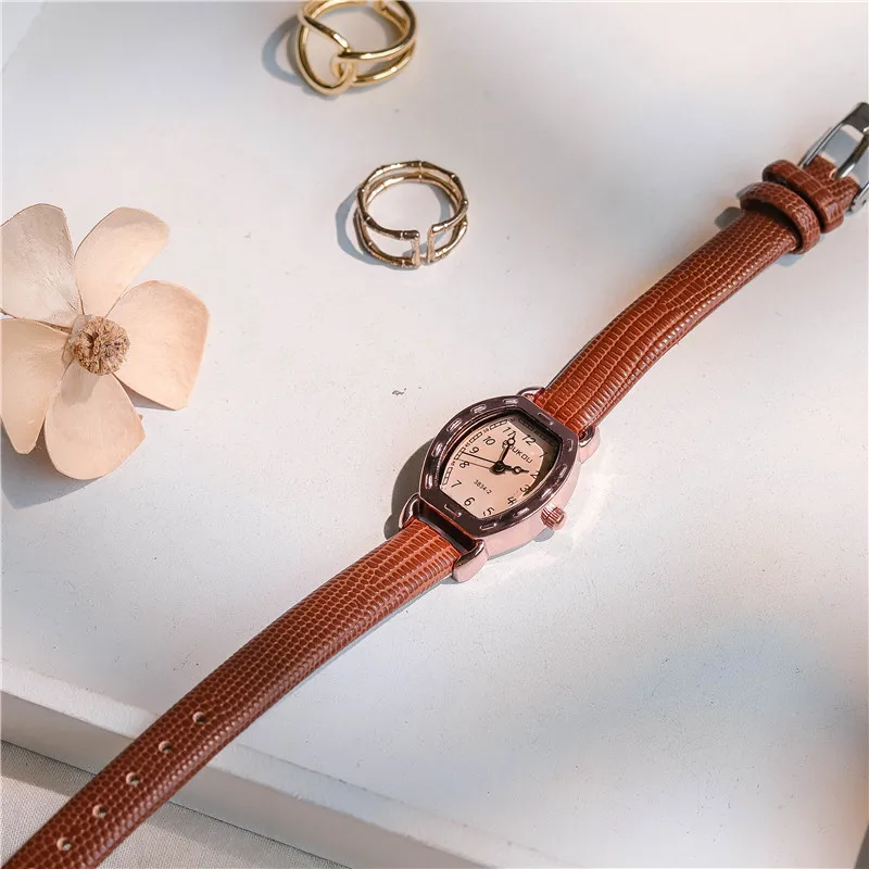 

Vintage Brown Leather Strap Women Watches Set Simple Scale Small Female Quartz Clock Retro Tonneau Ladies Wristwatches Gifts