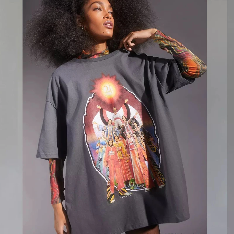 Футболка женская оверсайз в стиле панк серый топ с принтом персонажа мультфильма