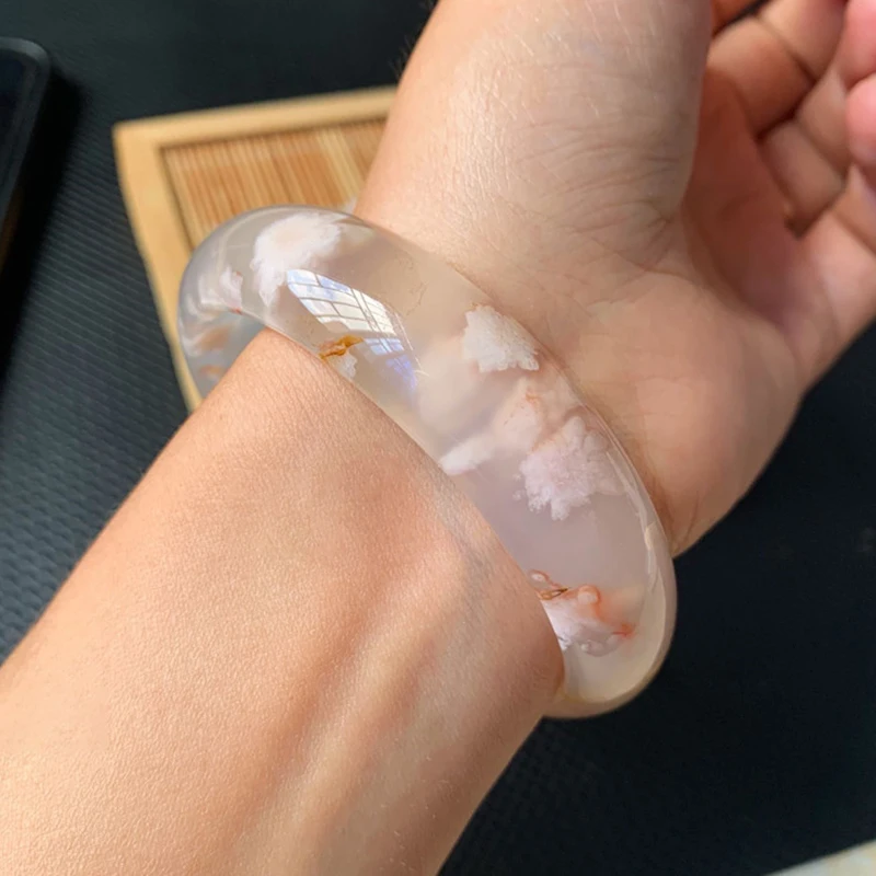 

Браслеты из натурального хрусталя с изображением цветущей вишни