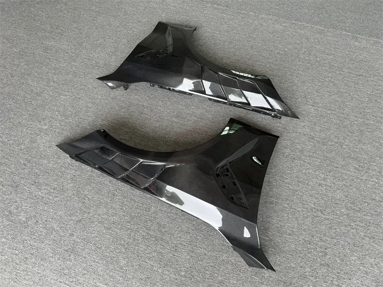 Передние крылья из углеродного волокна в стиле YL для G82 M4 20-23 высококачественная