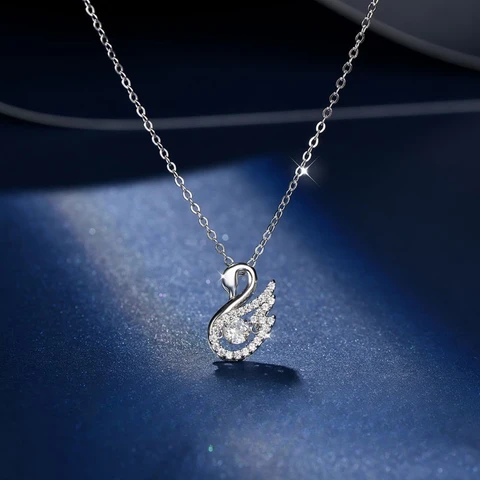 Серебряное ожерелье с цирконом и лебедем