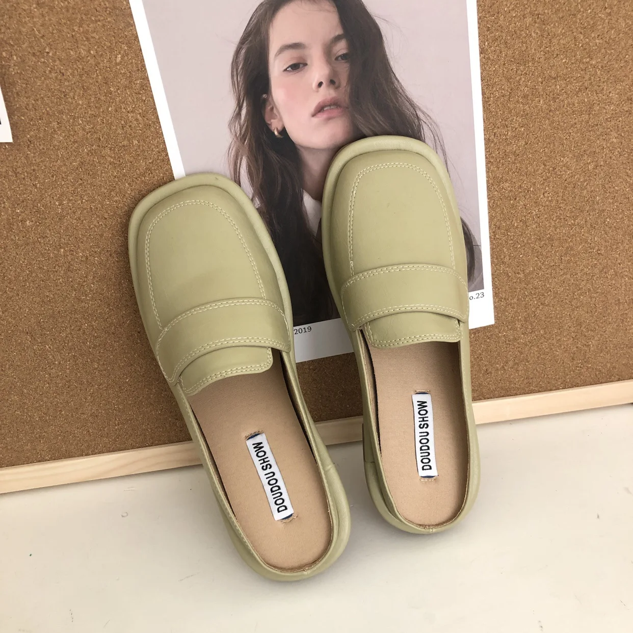

Flat Shoes Female Ladies' Slippers PU Luxury Slides Slipers Women Low Square Toe Mules Sexy Designer 2022 Cover Rome Basic Hoof