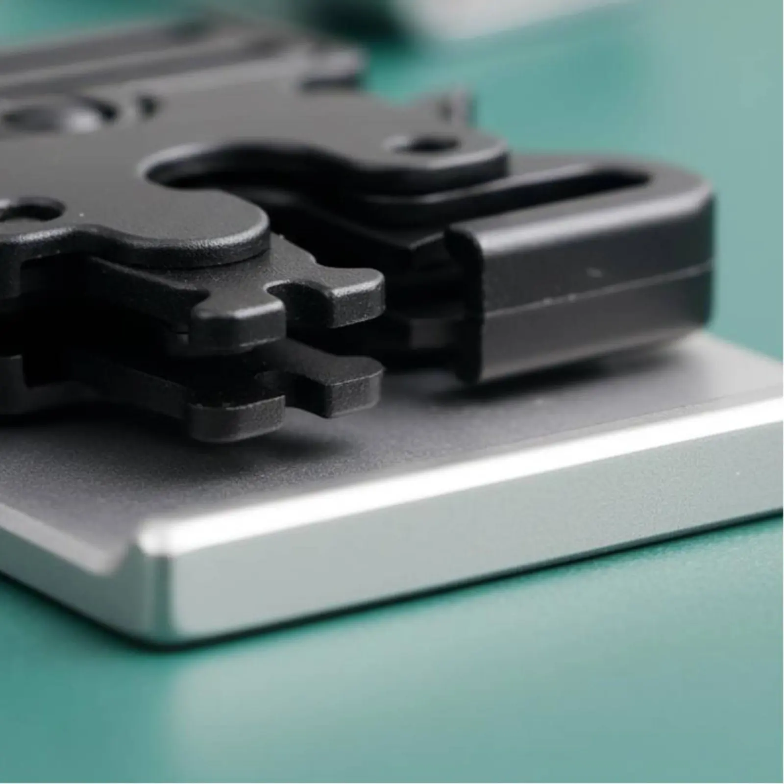 Фото Пряжка для ремня из цинкового сплава в форме змеи, прочная застежка для ремня, простая установка, универсальное применение №1