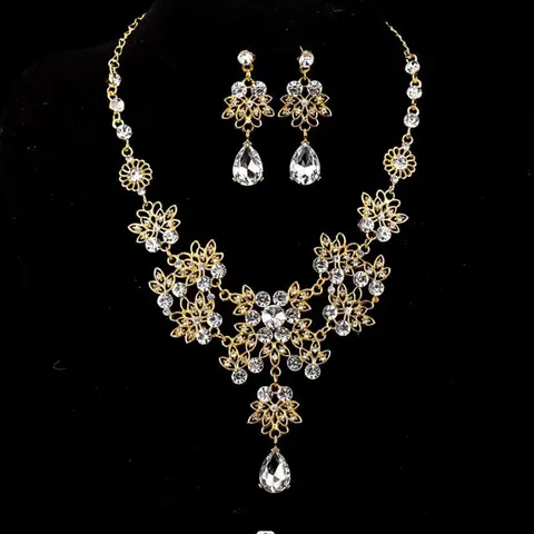 KMVEXO Кристаллическое колье и серьги