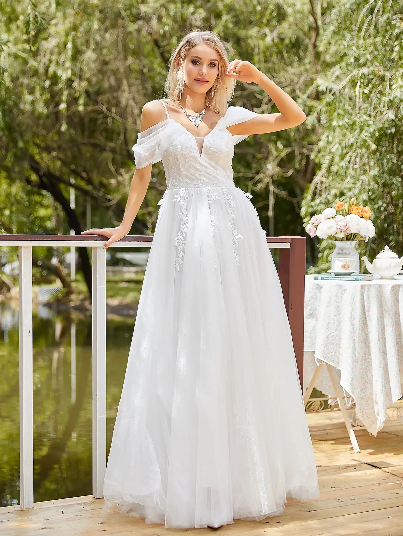 

White Luxury Church Wedding Dress Appliqued Floral Tulle Bridal Gowns Off Shoulder Marriage Robes vestido de boda para novia