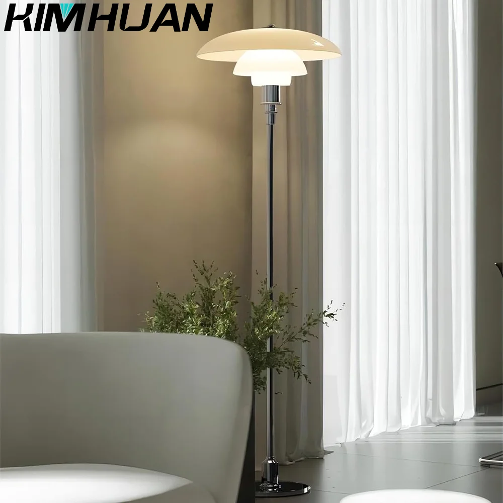 Напольная лампа в скандинавском стиле