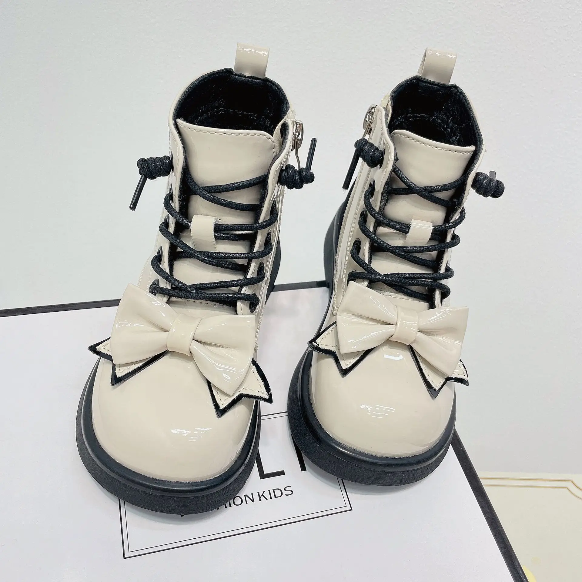 

Новинка Зима 2022, модные детские ботинки-мартинсы с милым бантом, удобные легкие бархатные ботинки для девочек