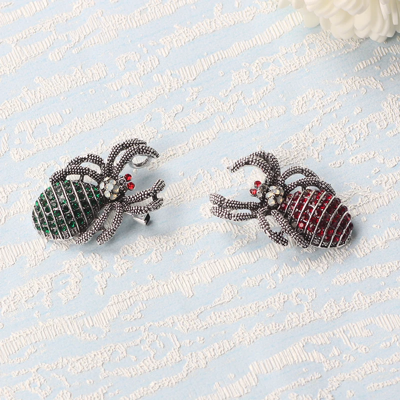 

2022 Brand New Retro Cat Eye Spider Brooch Fashion Jewelry Pin Vintage Spider Inlaid Brooch Men Ladies Banquet Dresses