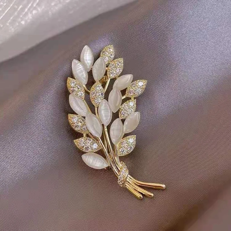 

Luxury Cat's-Eye Stone Wheat Spike Design Gold Brooch For Woman Korean Fashion Jewelry Advanced Sense Suit Party Button Broo