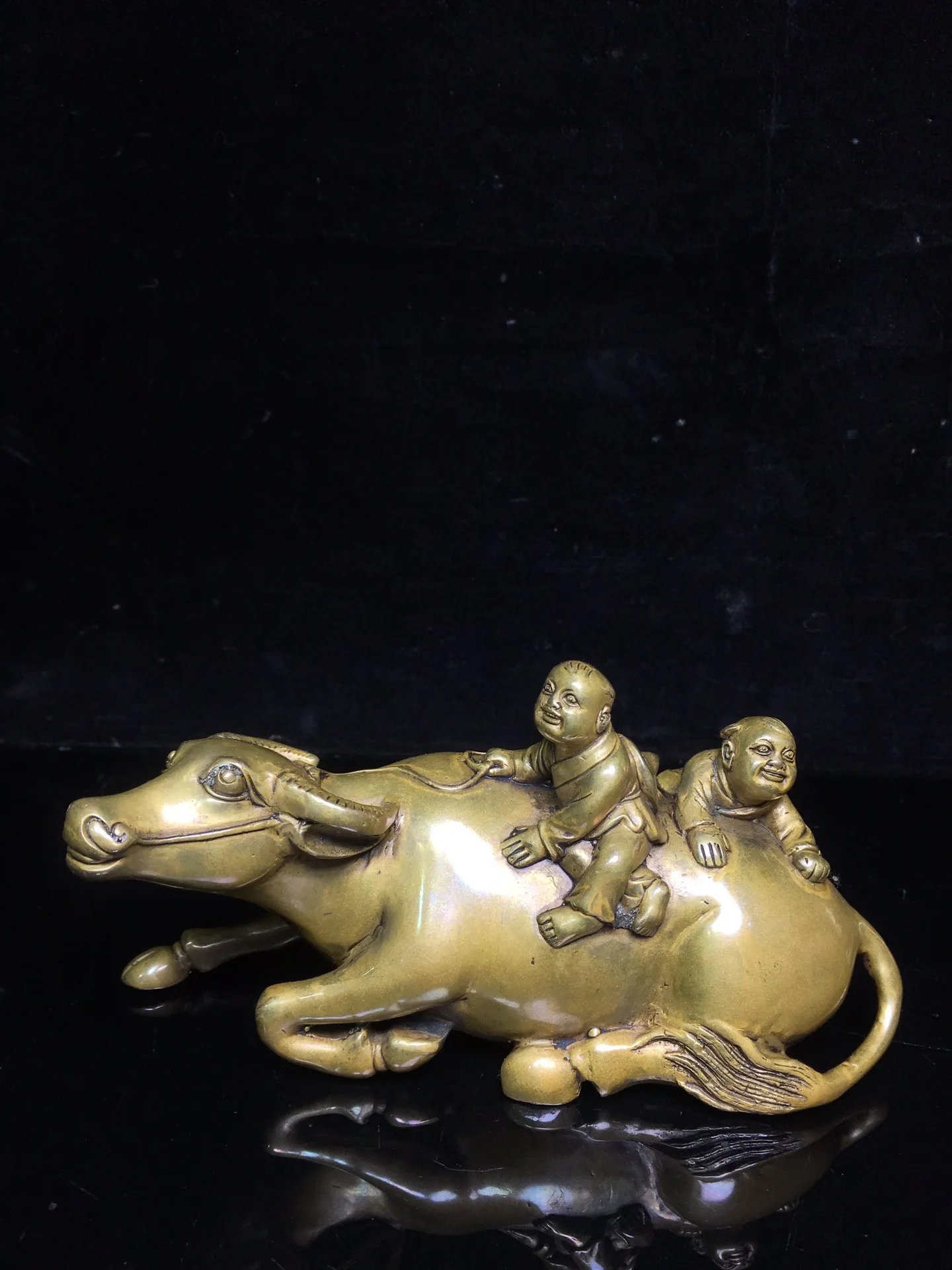 

7" Tibetan Temple Collection Old Bronze Patina Seikos Buddha head boy playing with cow bull statue getting along well ornament