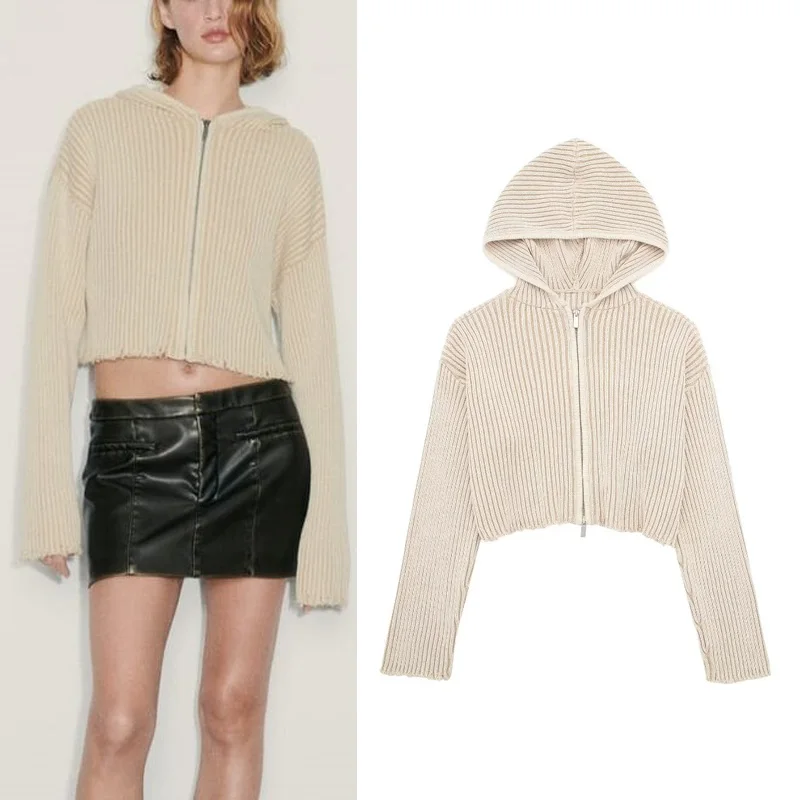 

Женский трикотажный кардиган в рубчик, с капюшоном