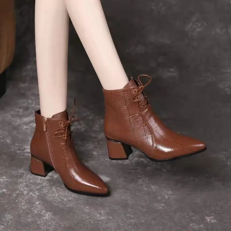 

Autumn and Winter New Pointed Short Boots 35-42 Leather Zipper Closed Fashion Boots Calf Boots Martin Boots Casual Women's Shoes