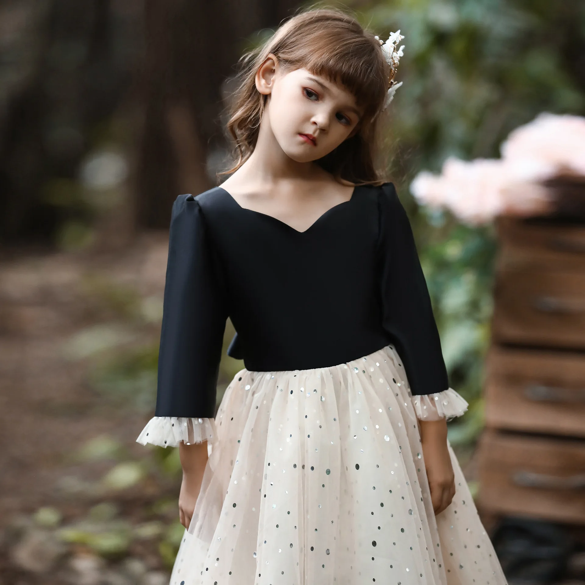 

European New Girls' Dress Skirt Length V-neck Lit Film Mesh Princess Dress Middle Children's Girls' Fluffy Skirt Walk Show Dress