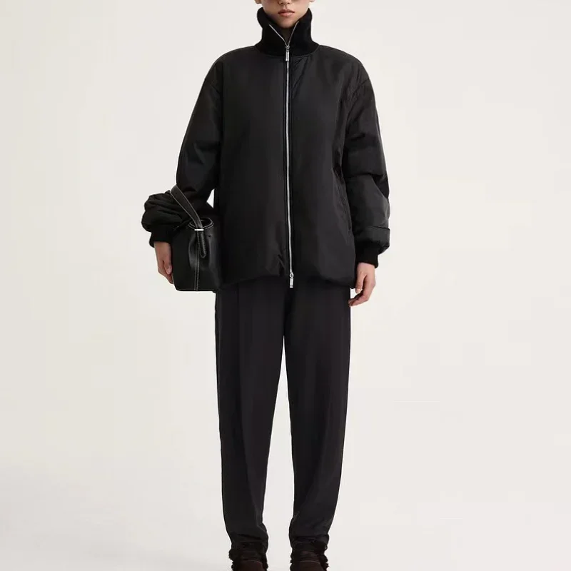 Женская свободная водолазка с рукавами и нитками