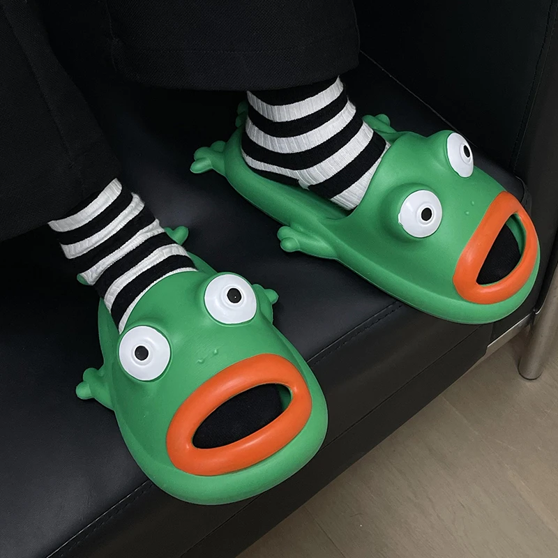 Comwarm Women's Slippers Interest Green Frog Slippers Outdoor Beach Shoes Home Soft Soled Slippers Cute Cartoon Frog Shoes Mules
