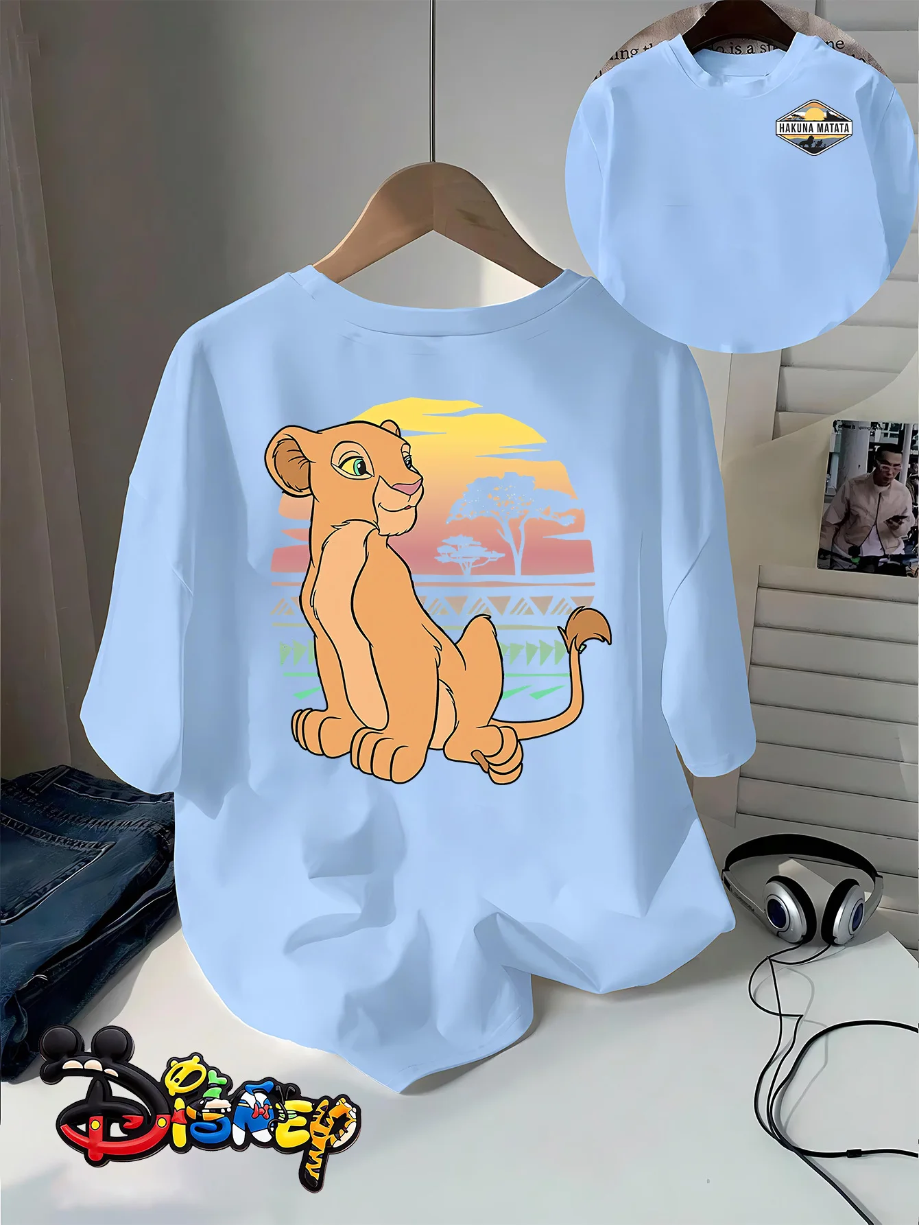 Фото Женская футболка с короткими рукавами и принтом Disney Lion King Cub, повседневная модная универсальная эластичная непрозрачная футболка, простой в уходе повседневный топ №3