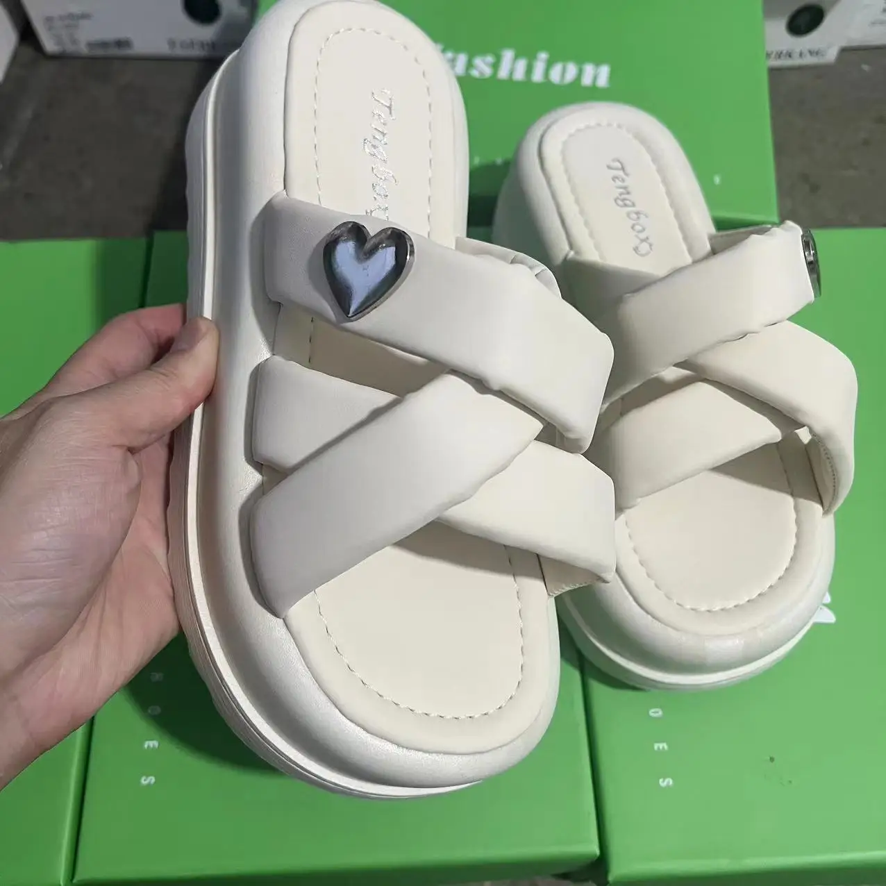 

Pink Slippers for Women's Summer Outwear Thick Sole Beach Slippers Zapatos De Mujer Slides Bridal Slippers Shoes for Women