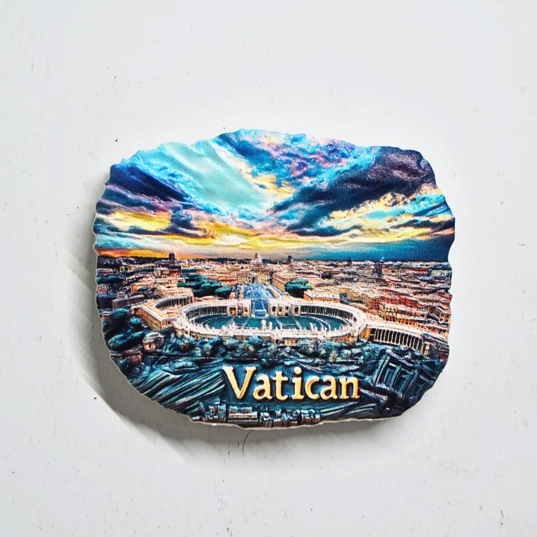 

Магниты на холодильник Ватикан