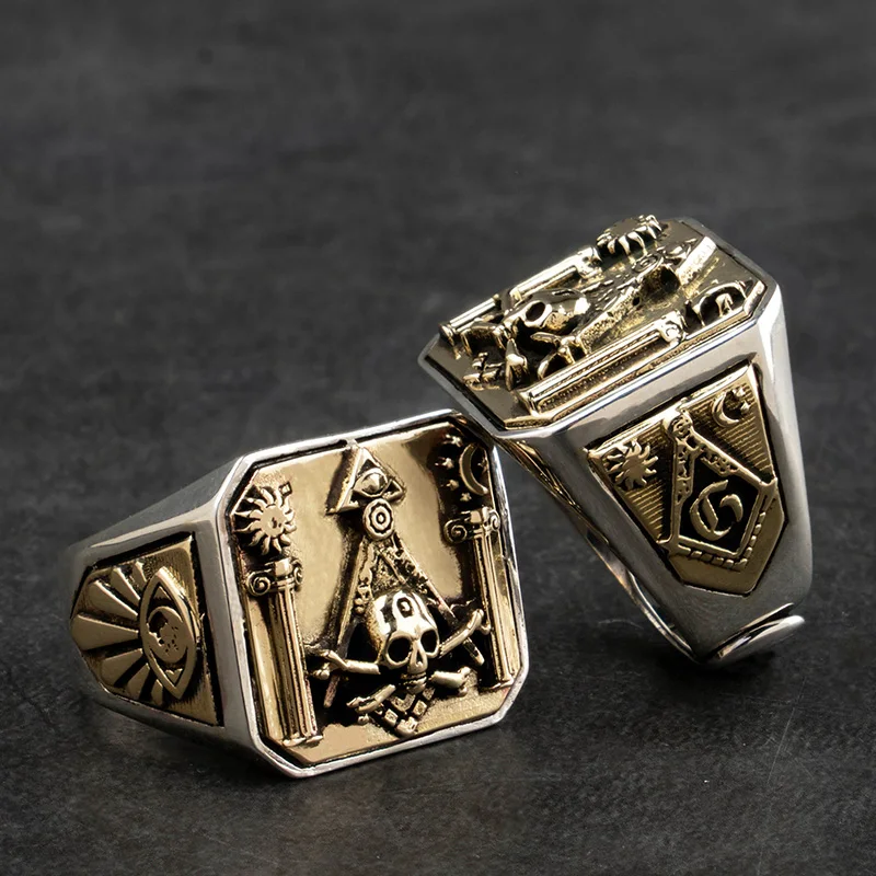 

Мужское кольцо в виде черепа из серебра 925 пробы