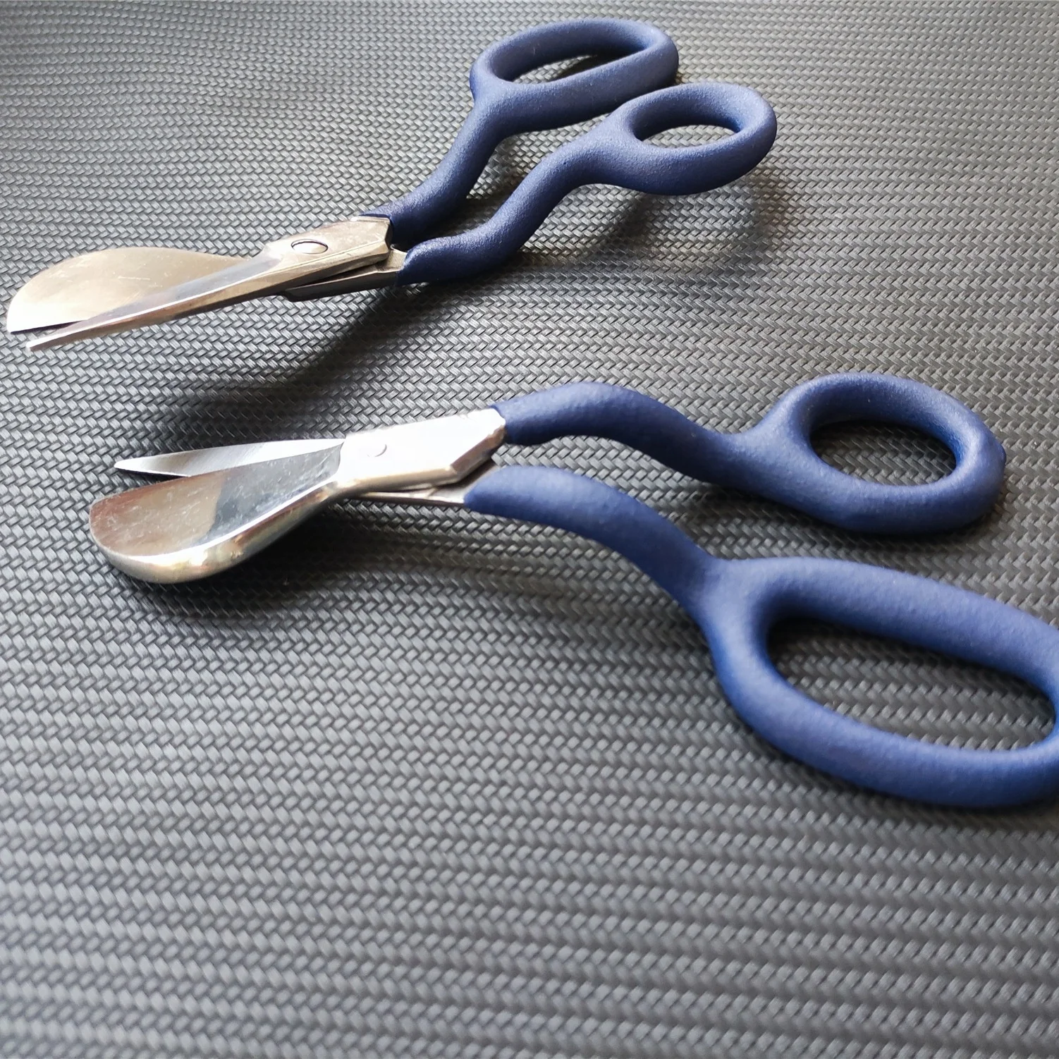 

7" duckbill scissors carpet carving scissors