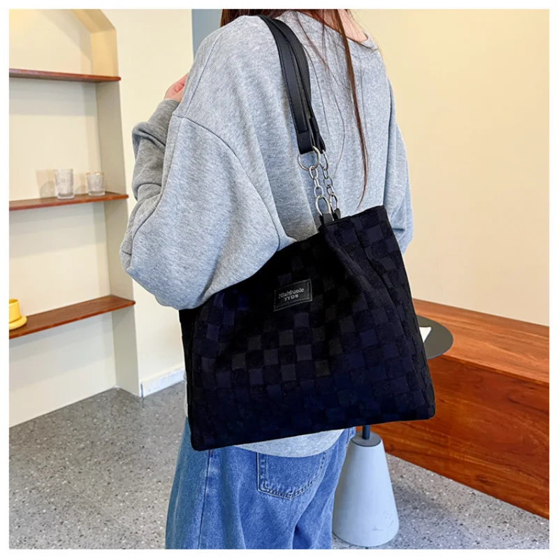Large Capacity Retro Bag Female Trend Fashion Western Style Commuting Bag One Shoulder Underarm Tote Bag Crossbody Bag for Women