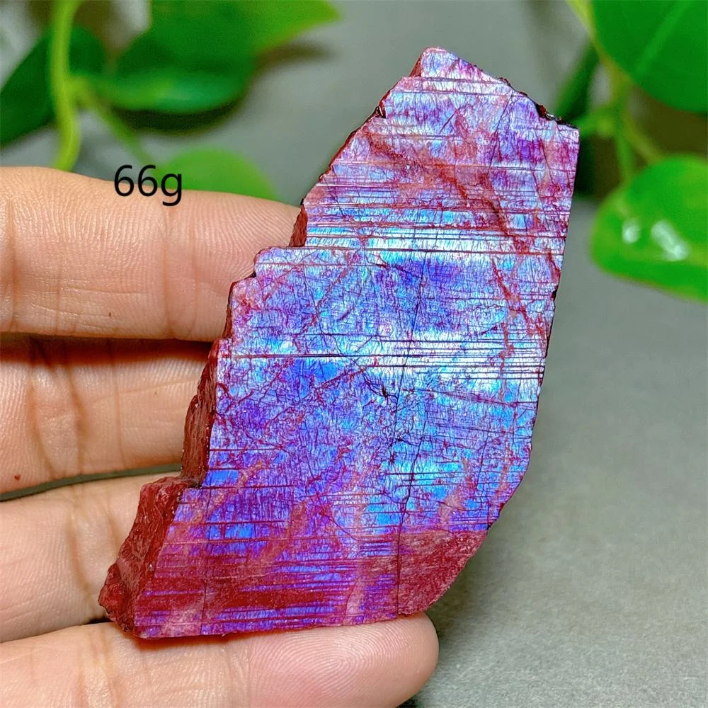 

Кварцевый камень с красной луной для дома