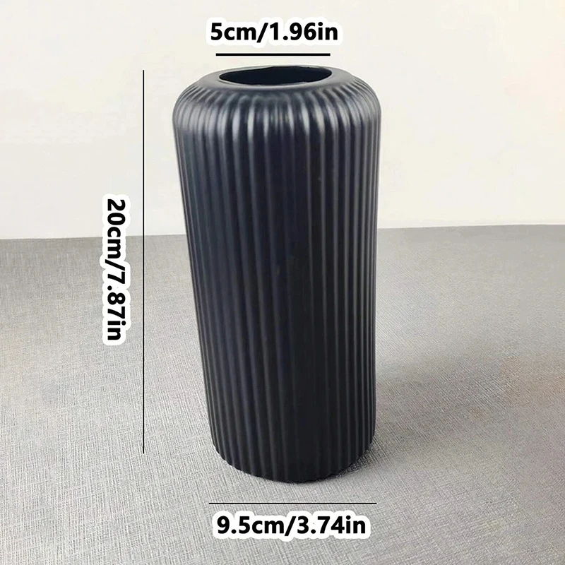 

Пластиковая полосатая ваза для цветов