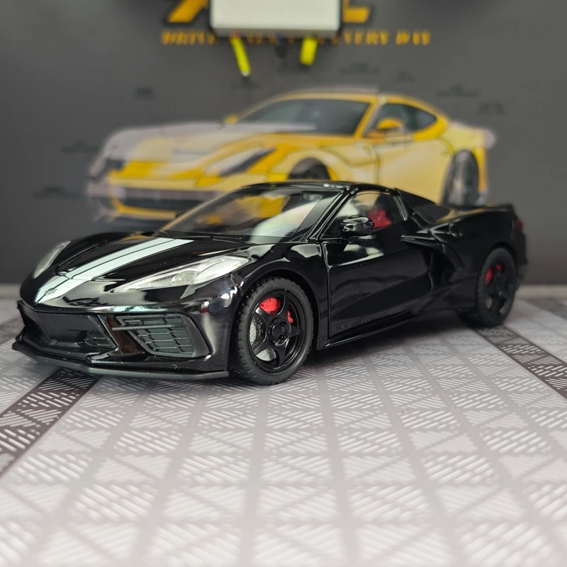 Фото Модель автомобиля Chevrolet Corvette C8 из сплава, масштаб 1:22, с открывающимися дверями, капотом и багажником, со звуковыми и световыми эффектами. №3