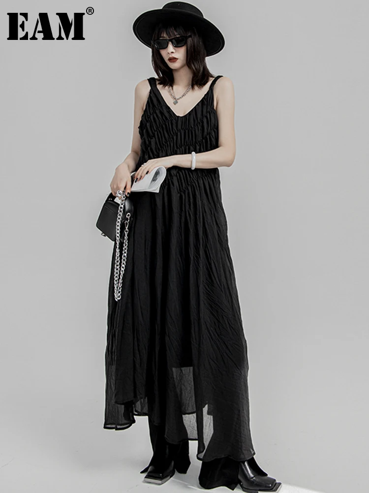

[EAM] Women Black Pleated Irregular Long Casual Dress New V-Neck Sleeveless Loose Fit Fashion Tide Spring Summer 2022 1DE7789