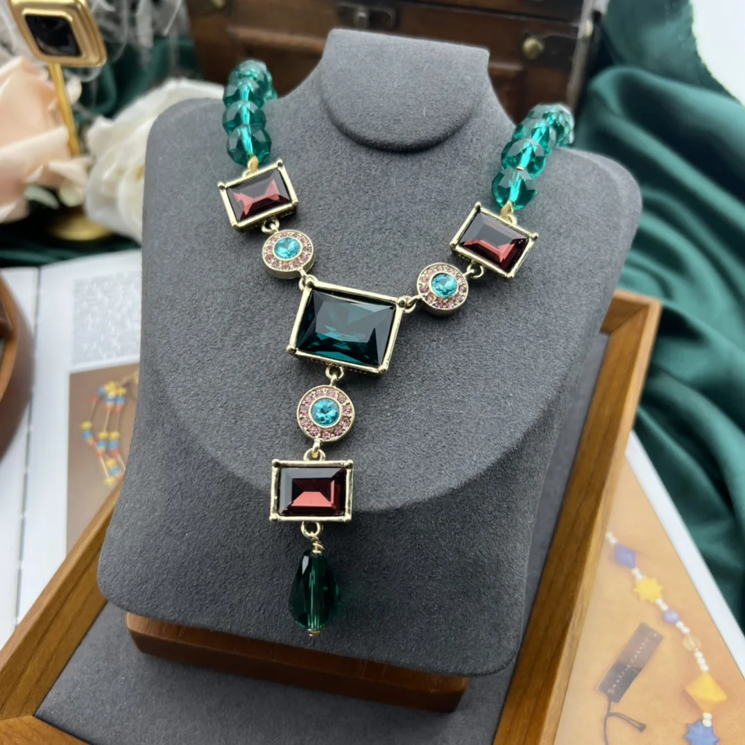 

New Retro Temperament Crystal Necklace