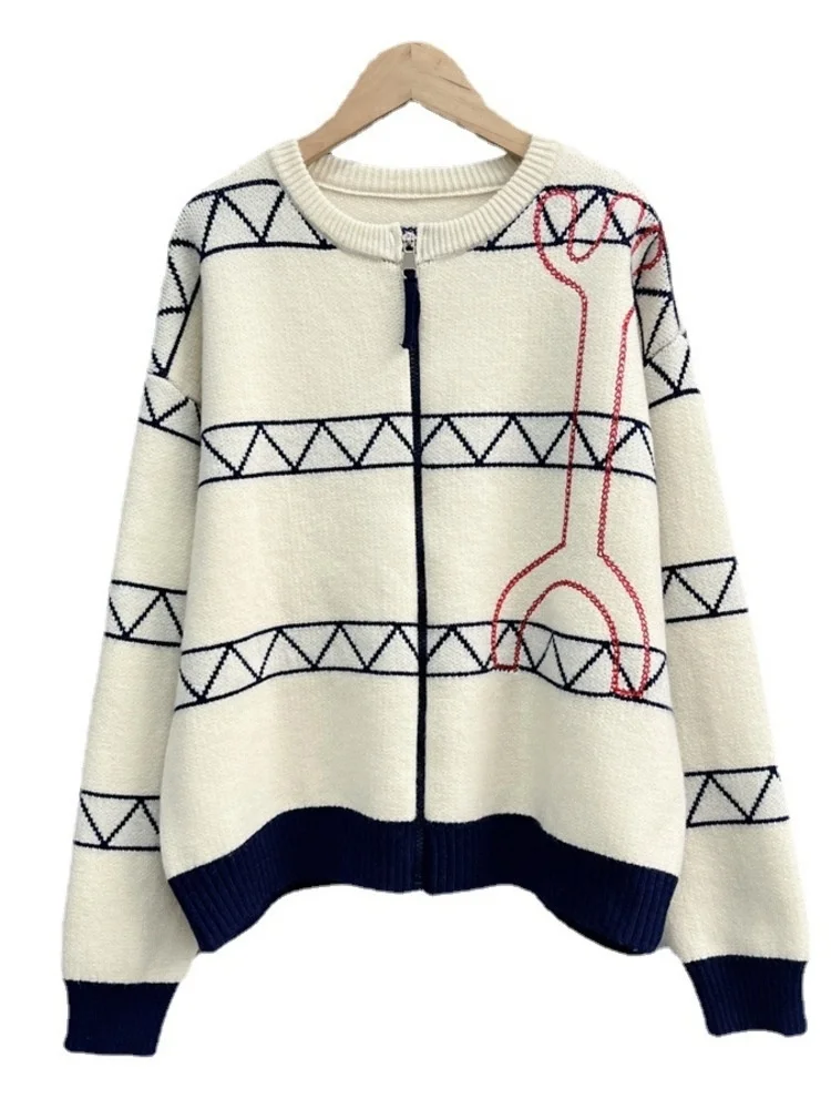 

Женский трикотажный кардиган с вышивкой в полоску, на молнии