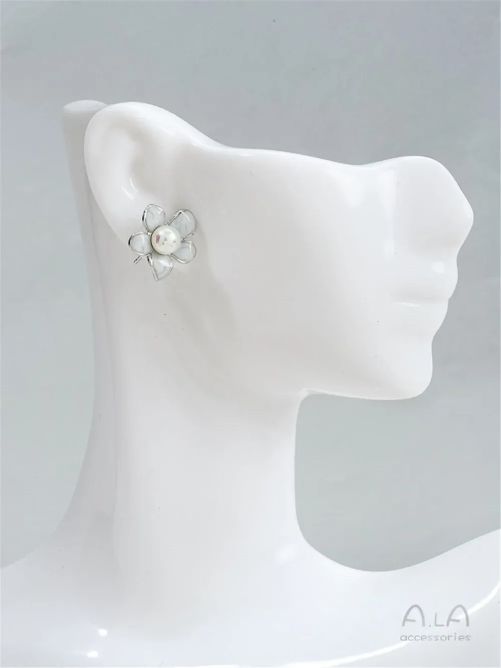 14-каратное золото маленькие цветочные серьги из бисера с капающим маслом и