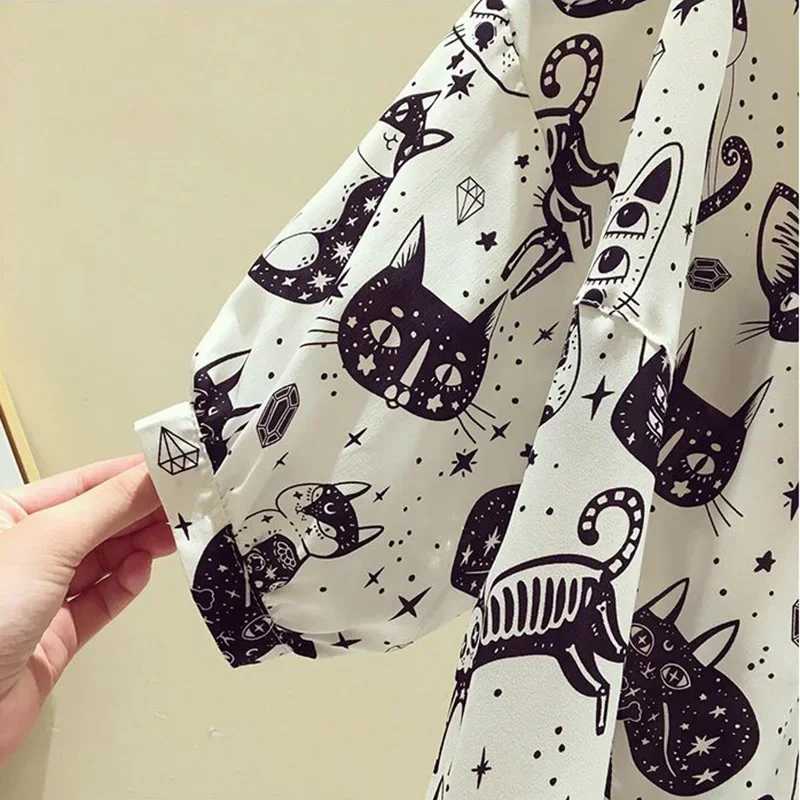 Шифоновая винтажная блузка с круглым вырезом и коротким рукавом мультяшным