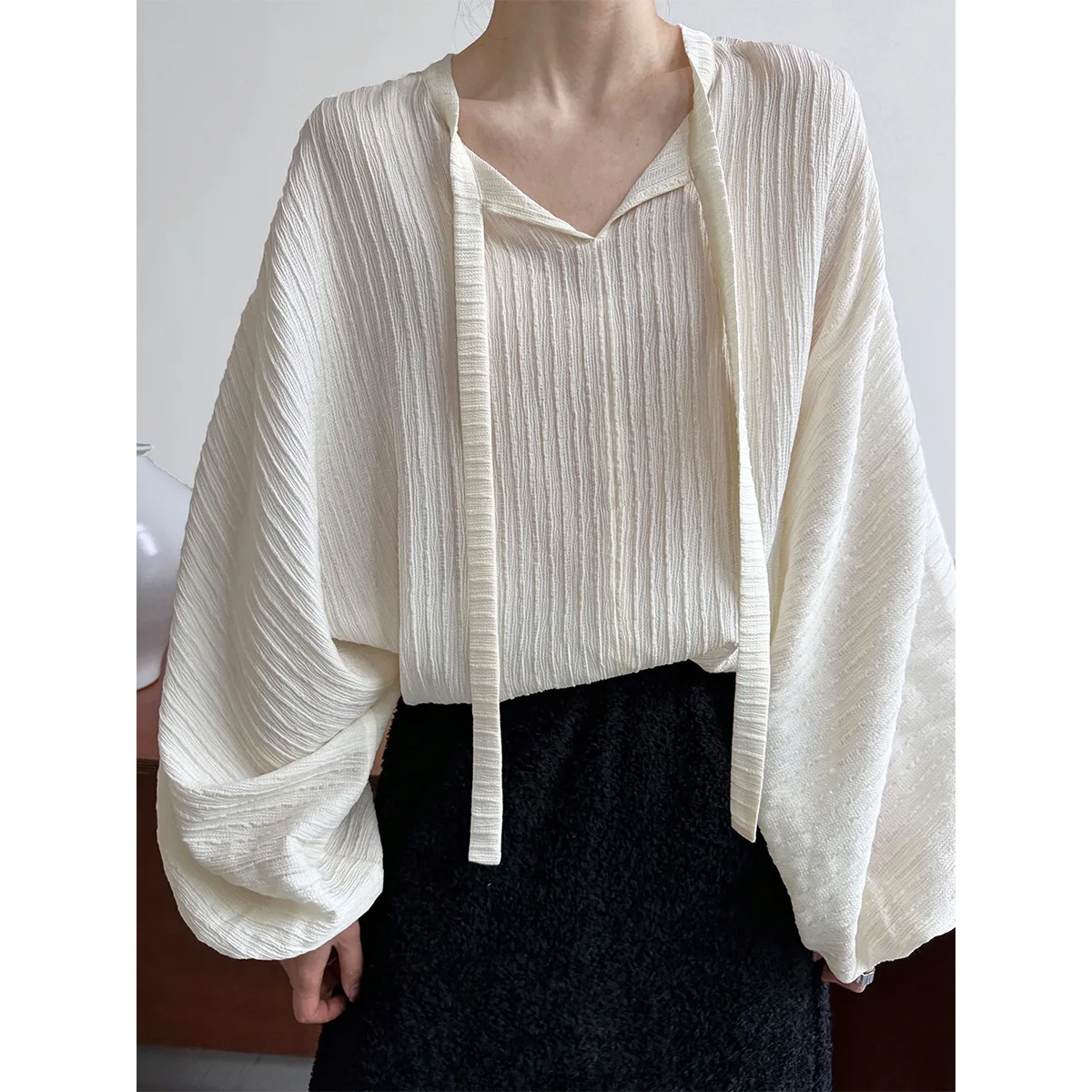 

Ribbon Lantern-sleeve Shirt Women's Spring New High Grade Temperament chic Chiffon Top 5661