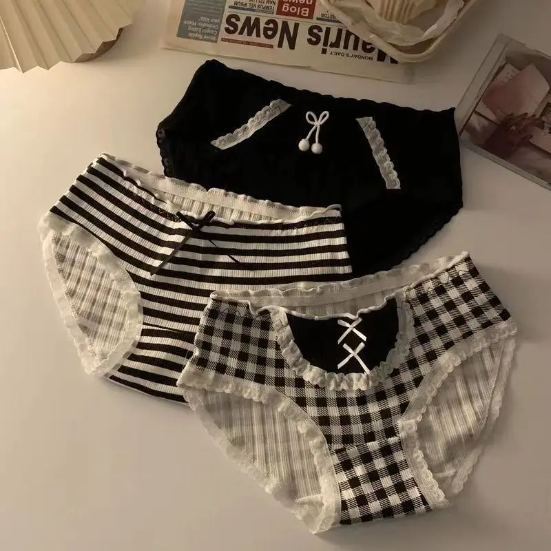 Женские кружевные трусики в клетку