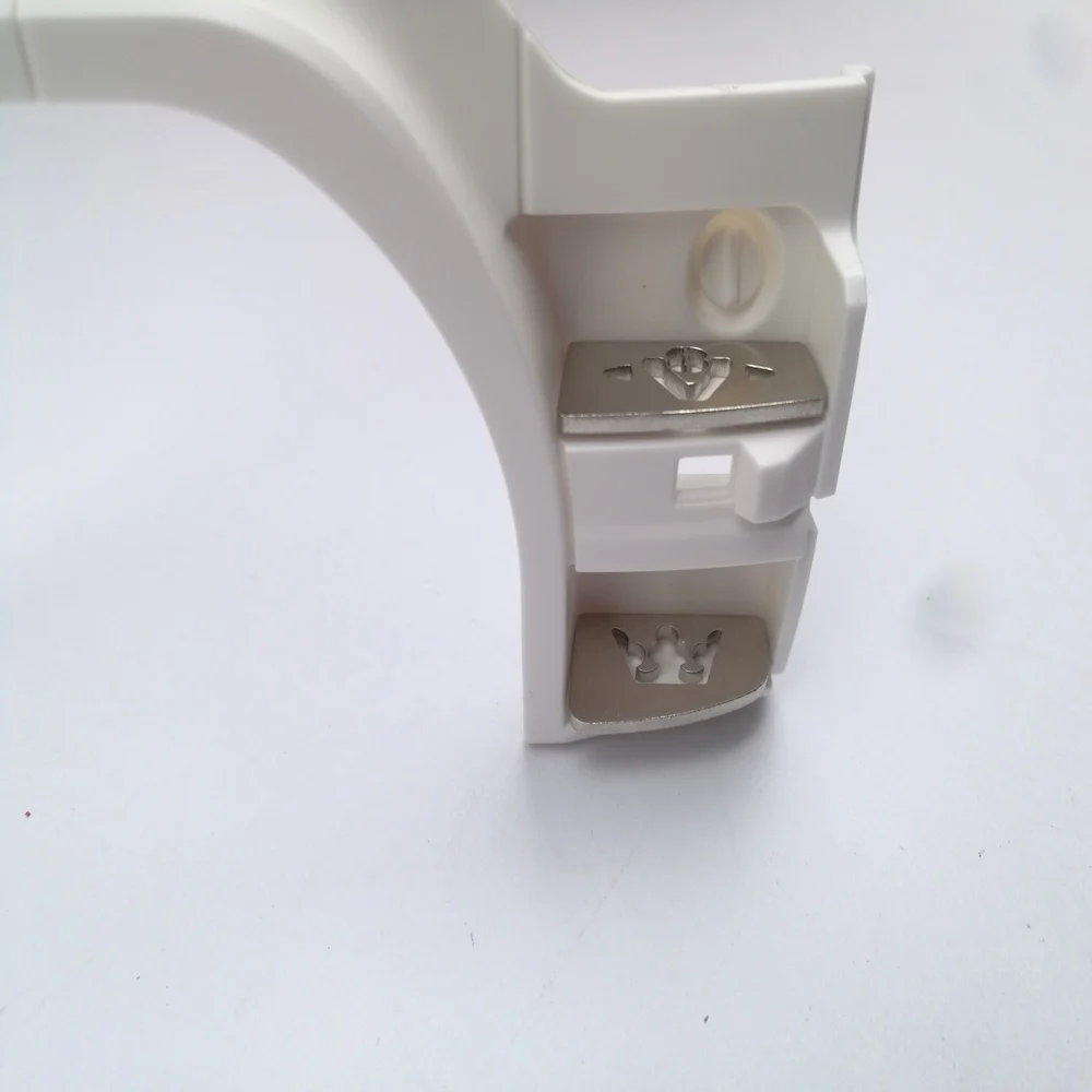 

4pcs Tractor Trailer V8 LOGO Metal Side Pedal Set for TAMIYA 1/14 SCANIA R620 56323 R730 RC Upgrade Parts