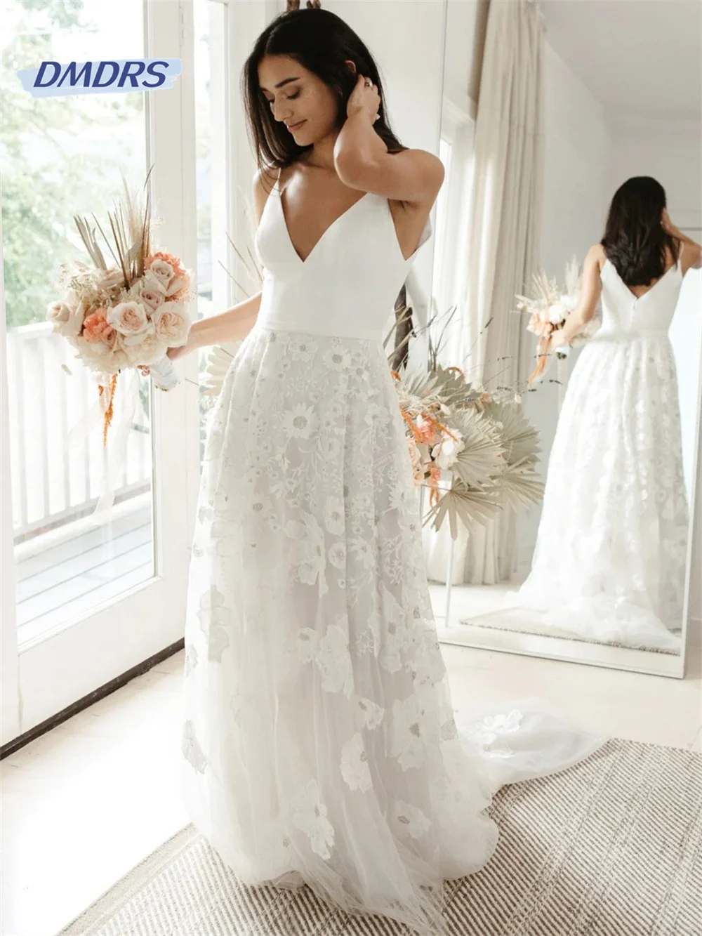 

Romantic Spaghetti Straps Appliques Wedding Dress Beach Deep V-neck Floor-length Bridal Gown Elegant Vestidos De Novia