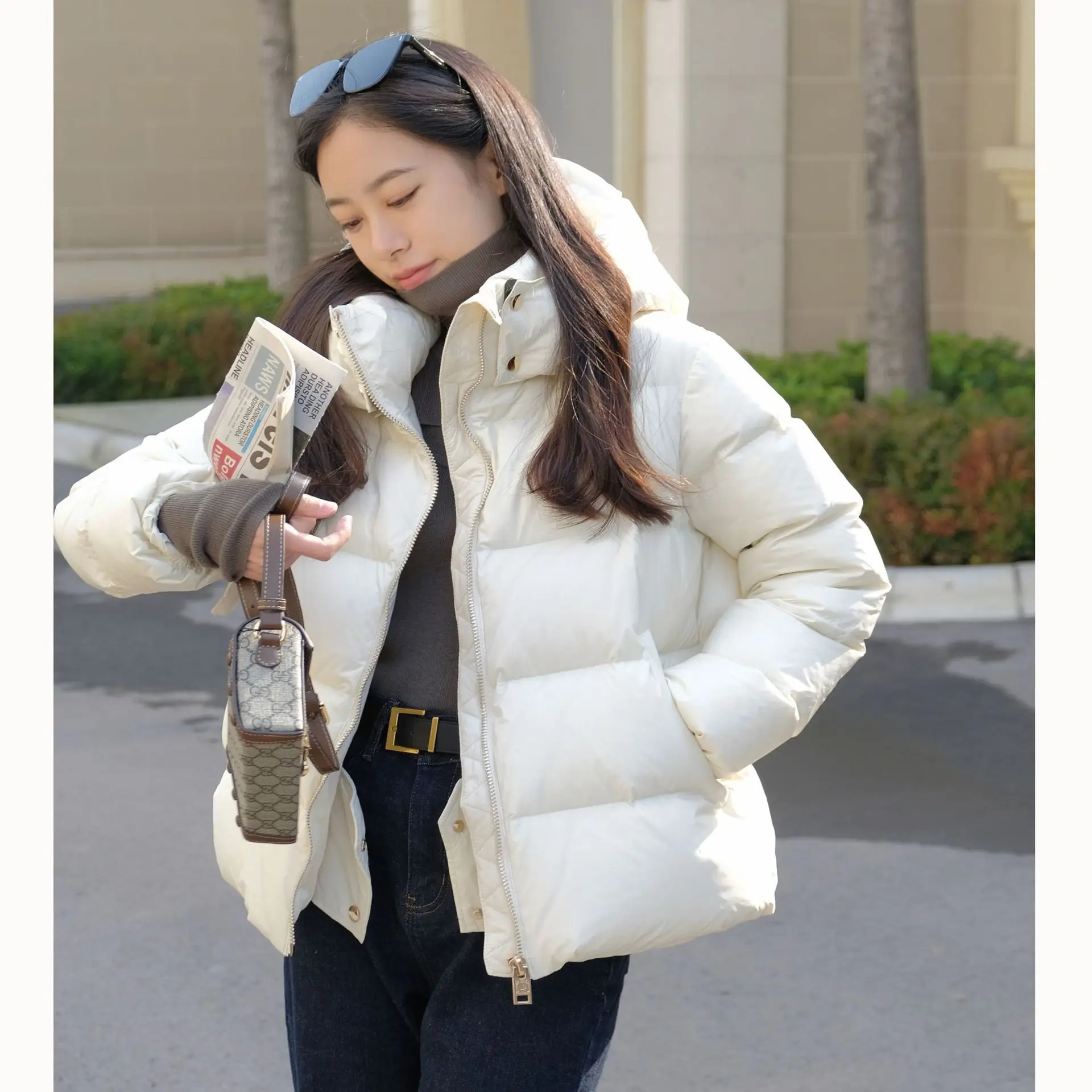 

2023 зимняя пушистая теплая 90 белая гусиная пуховая женская короткая толстая пуховая куртка большого размера женский защищающий от холода уличный пуховик