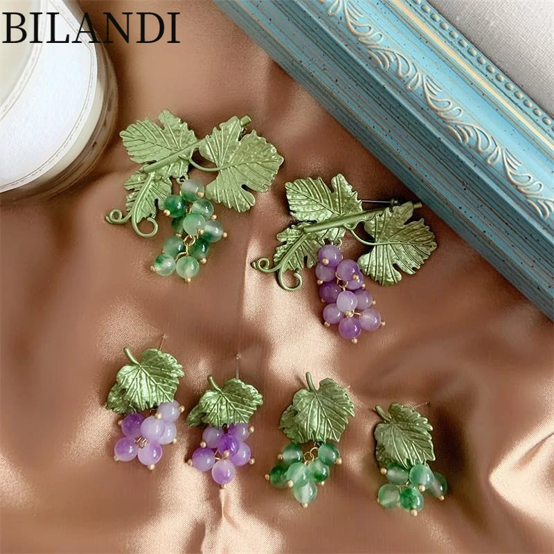 

Bilandi Popular Style Purple Grape Brooch Lovely Design Green Leaft Green Beads Fruit Dangle Brooch For Girl Women Gifts