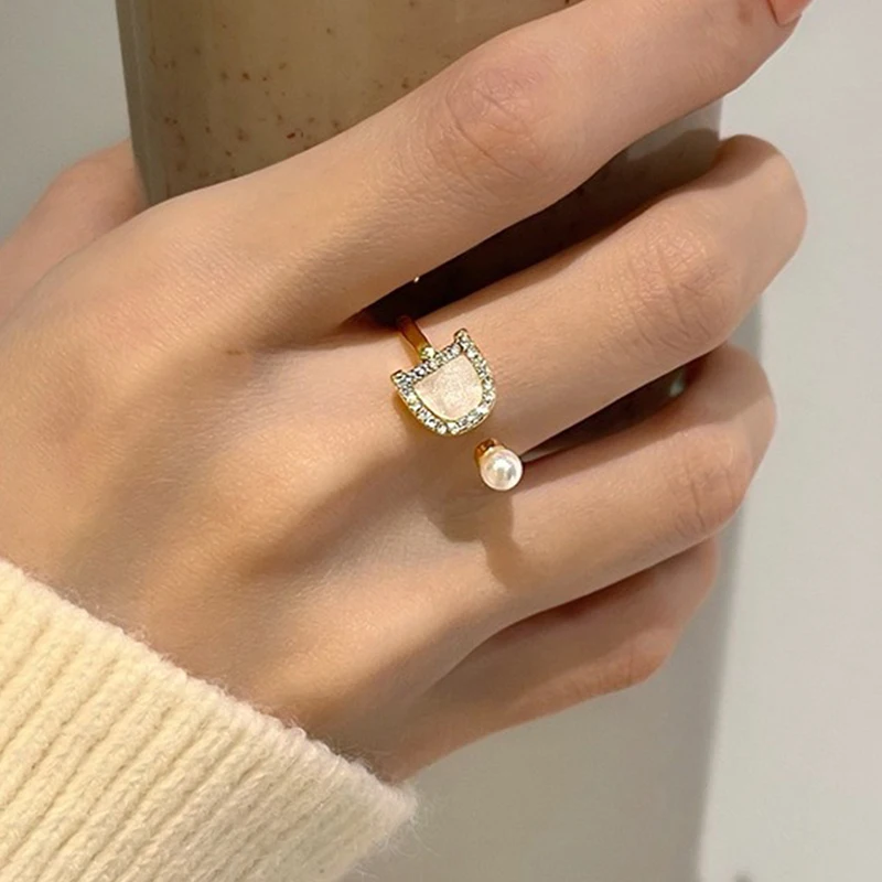 

Crystal White Color Letter D Gold Color Metal Adjustable Pearl Opening Ring Female Party Chunky Wide Trendy Jewelry