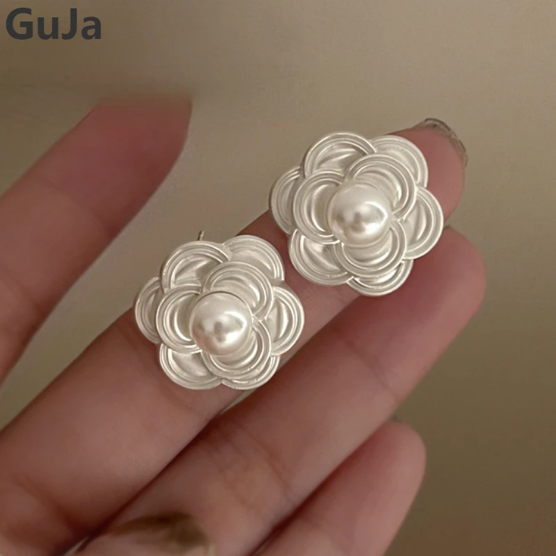 

Retro Jewelry 925 Silver Needle Metal with Coating Simulated Pearl White Flower Earrings For Women Girl Party Wedding Gift 2023