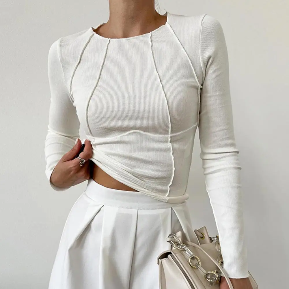 Женская футболка с круглым вырезом длинным рукавом и декоративными линиями